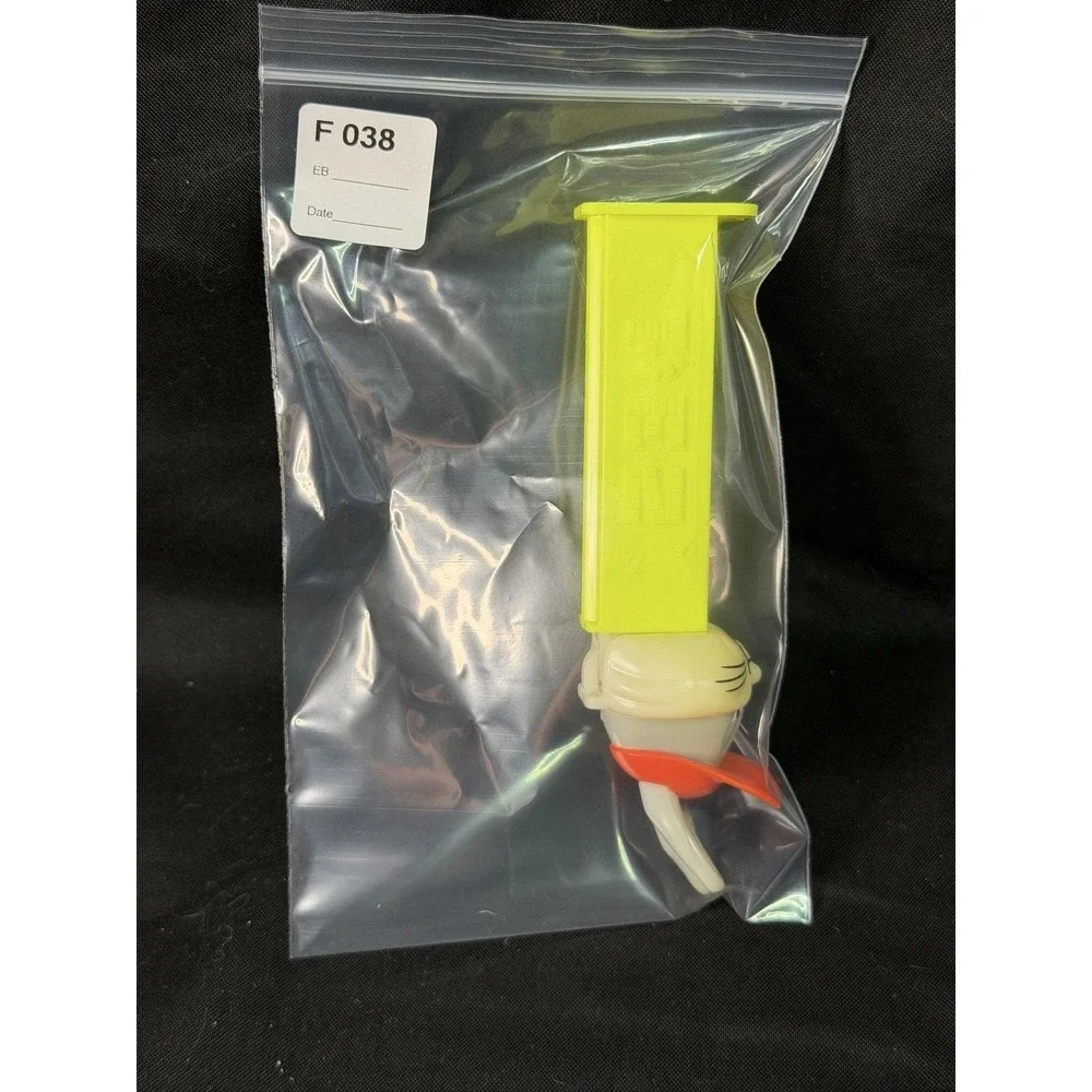 Vintage PEZ Looney Tunes Bugs Bunny Dispenser Yellow Stem Feet